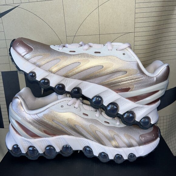 NEW Nike Air Max DN8 Rose Gold Metallic Red Bronze HF5509-900 Women Size 7.5 - Picture 2 of 6